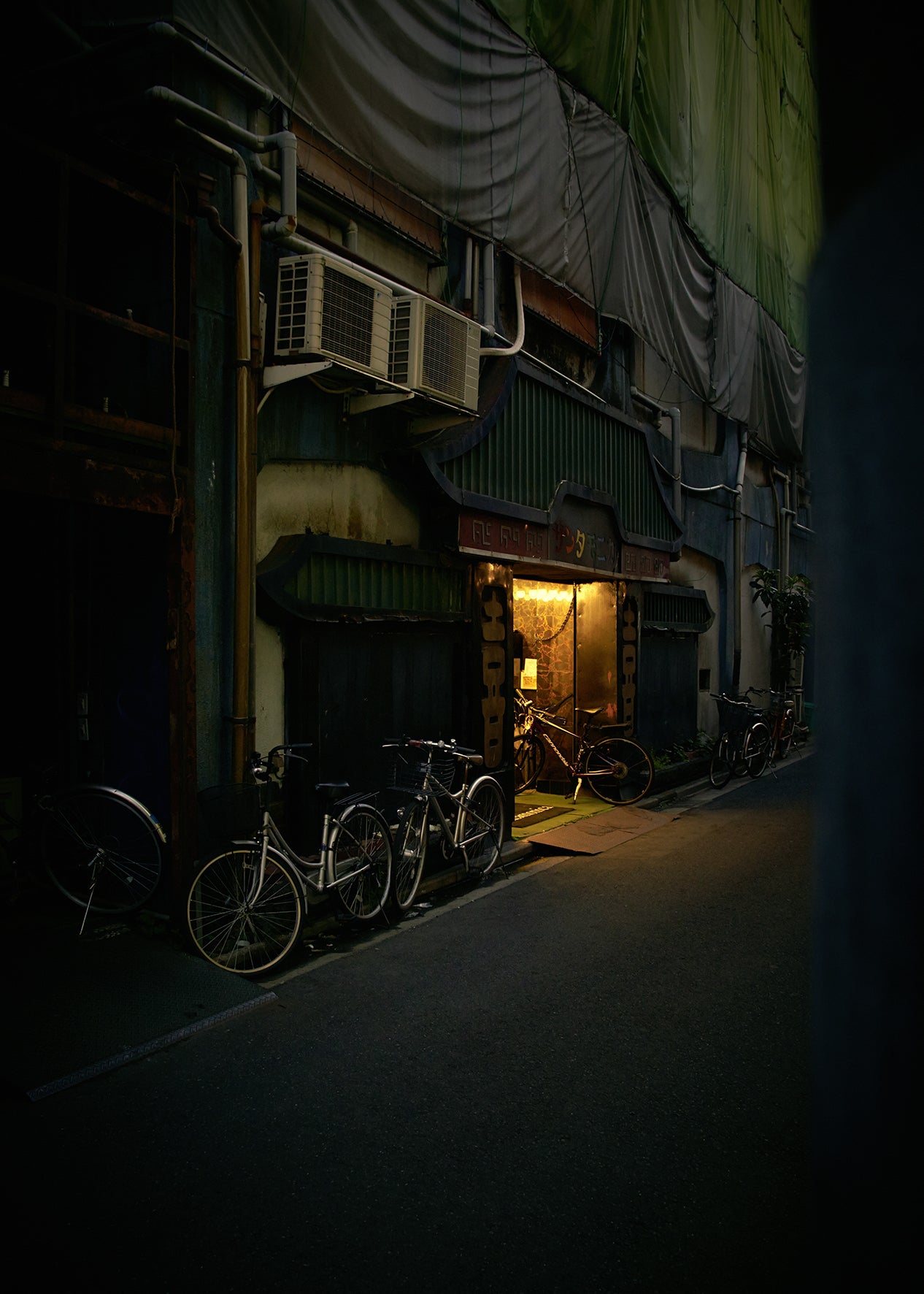 Tokyo 3 by Andreas H. Bitesnich, limited edition photography