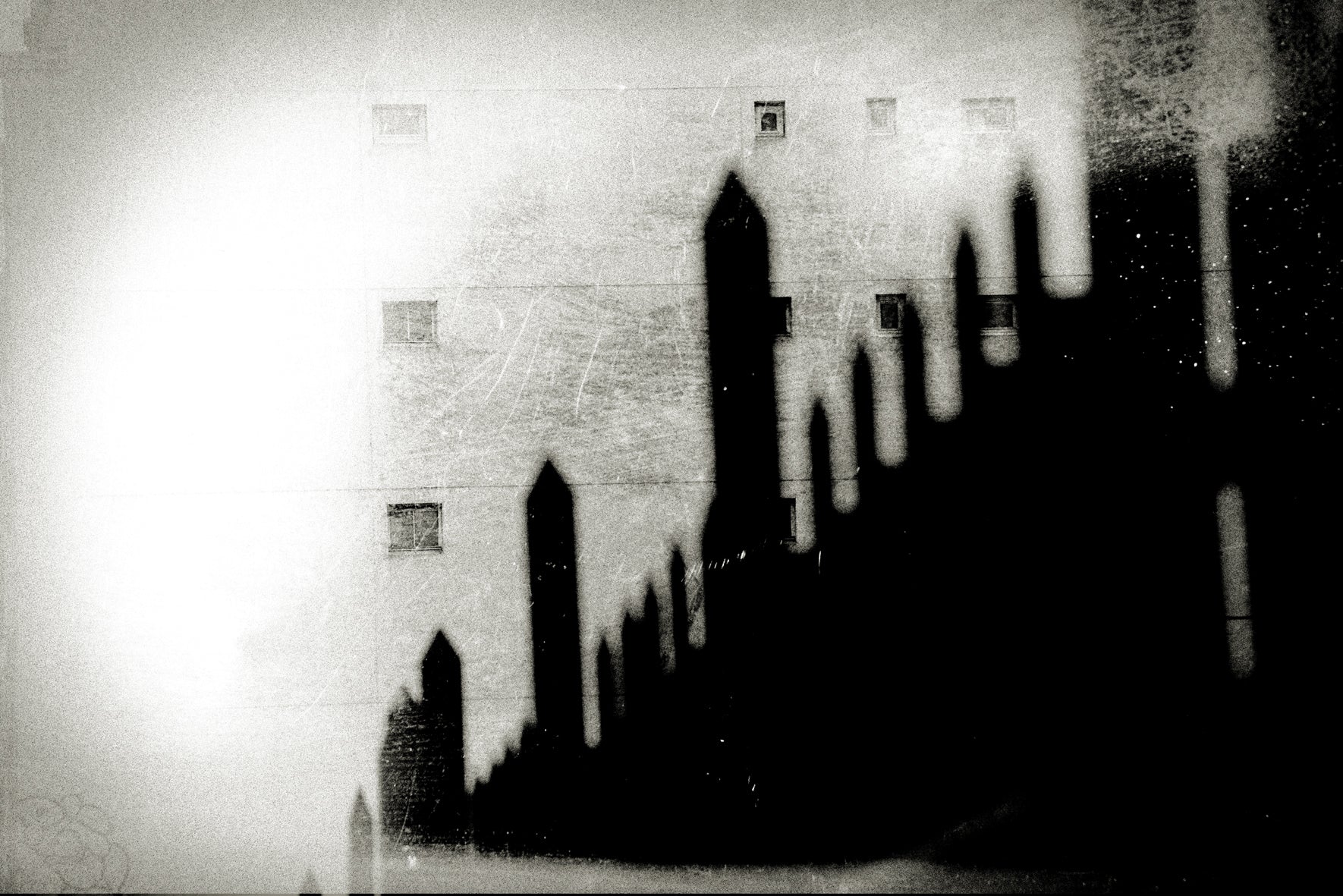 Fence and wall, Paris