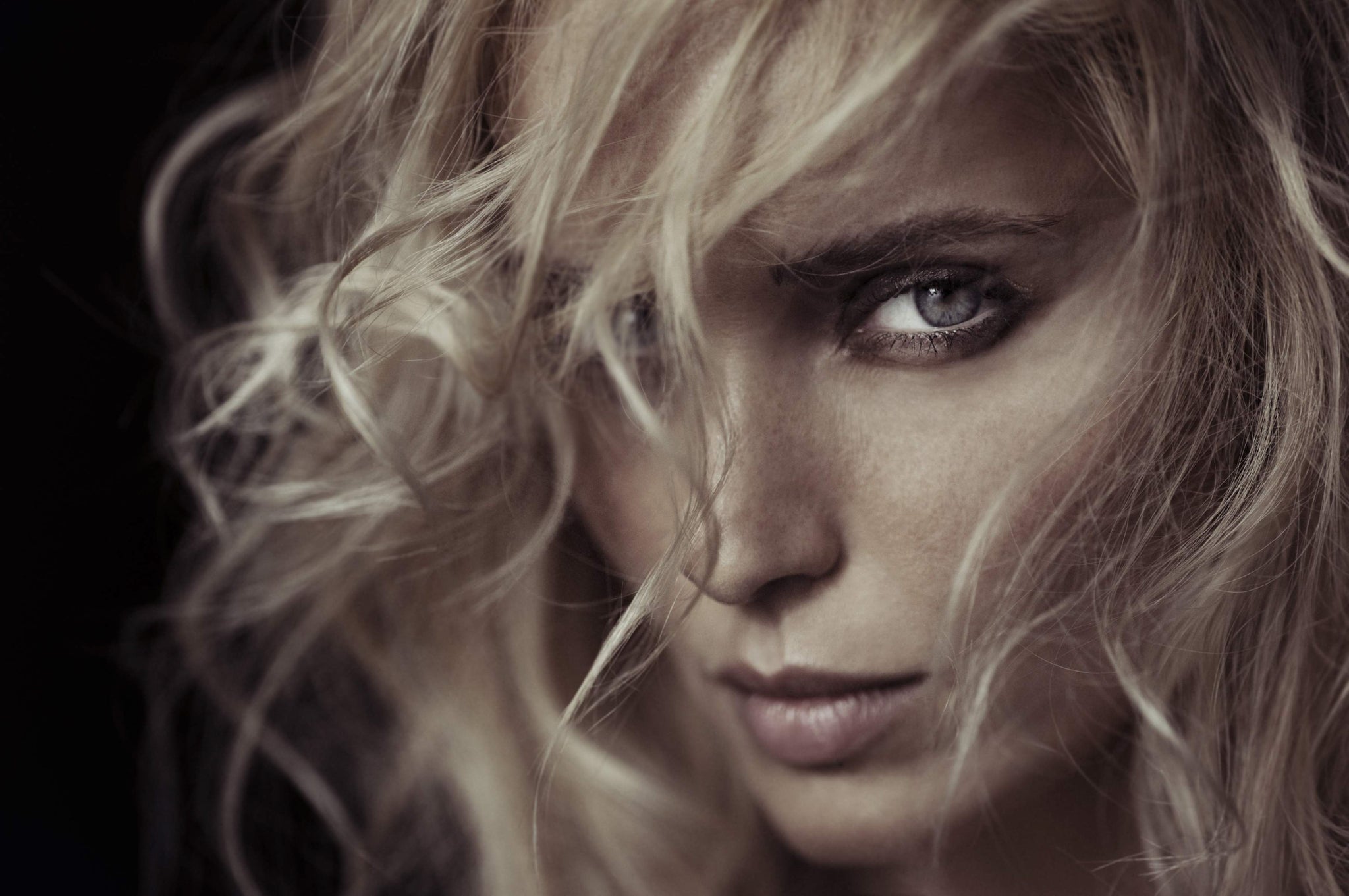 Attention (colour) by Marc Lagrange, limited edition photography