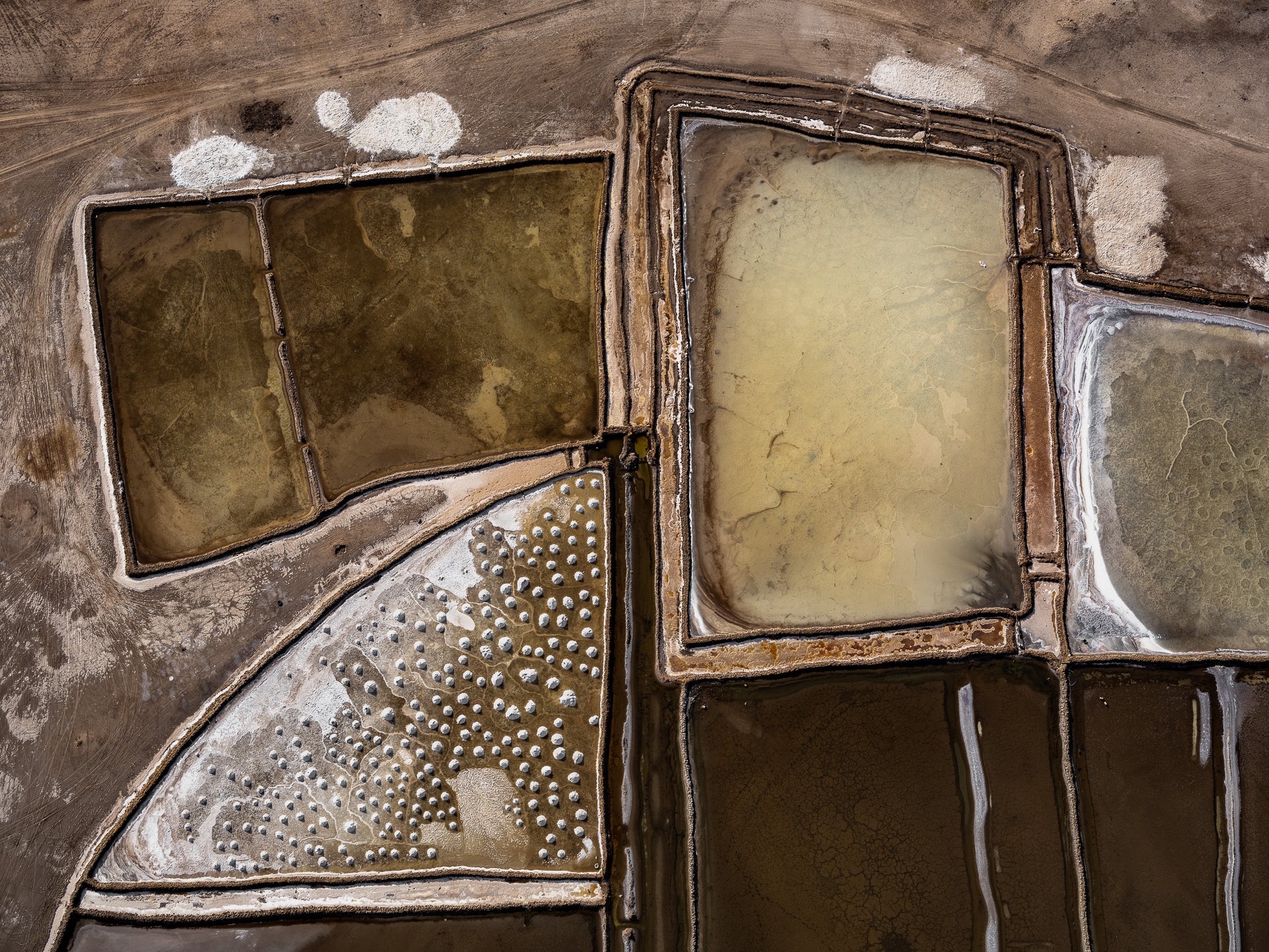 N°TSSIV16 (The Salt Series IV, Senegal) by Tom Hegen, limited edition photography